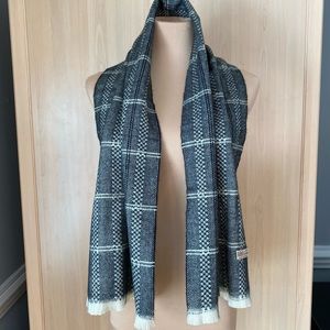 100% Cashmere Fringed Patterned Scarf Made in England Black & Off White Unisex